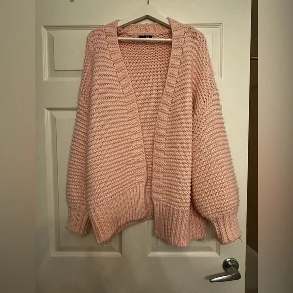 🤩super cute cardigan🤩 - Picture 3 of 7